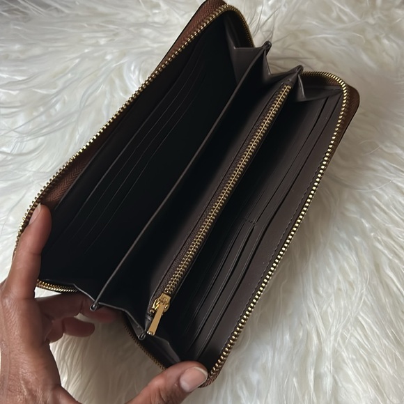 Signature Coach Long Wallet - Picture 6 of 7